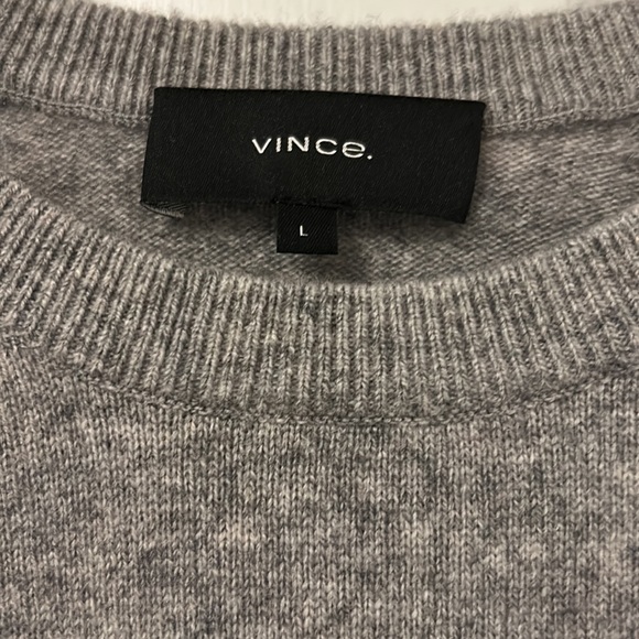 NWOT Mens Vince gray sweater, size large. 70% wool/30% cashmere. - Picture 4 of 4